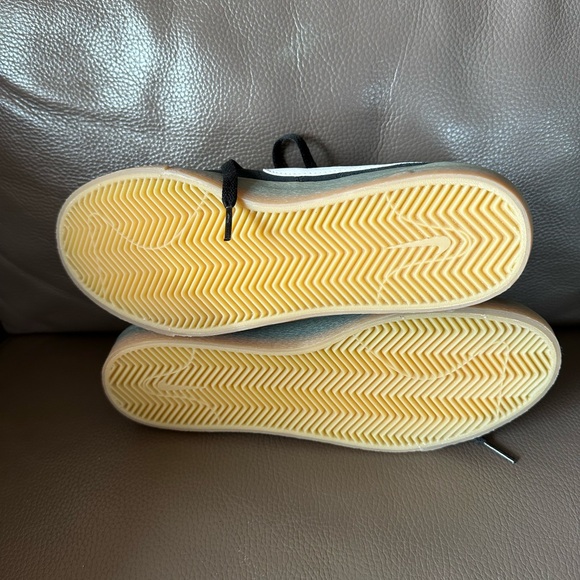 Nike SB Bruin High Top Suede Sneakers - Picture 5 of 6